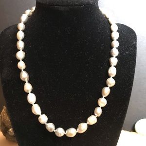 Jewelry - Genuine cultured pearl necklace. Jewelry - Genuine cultured pearl necklace.